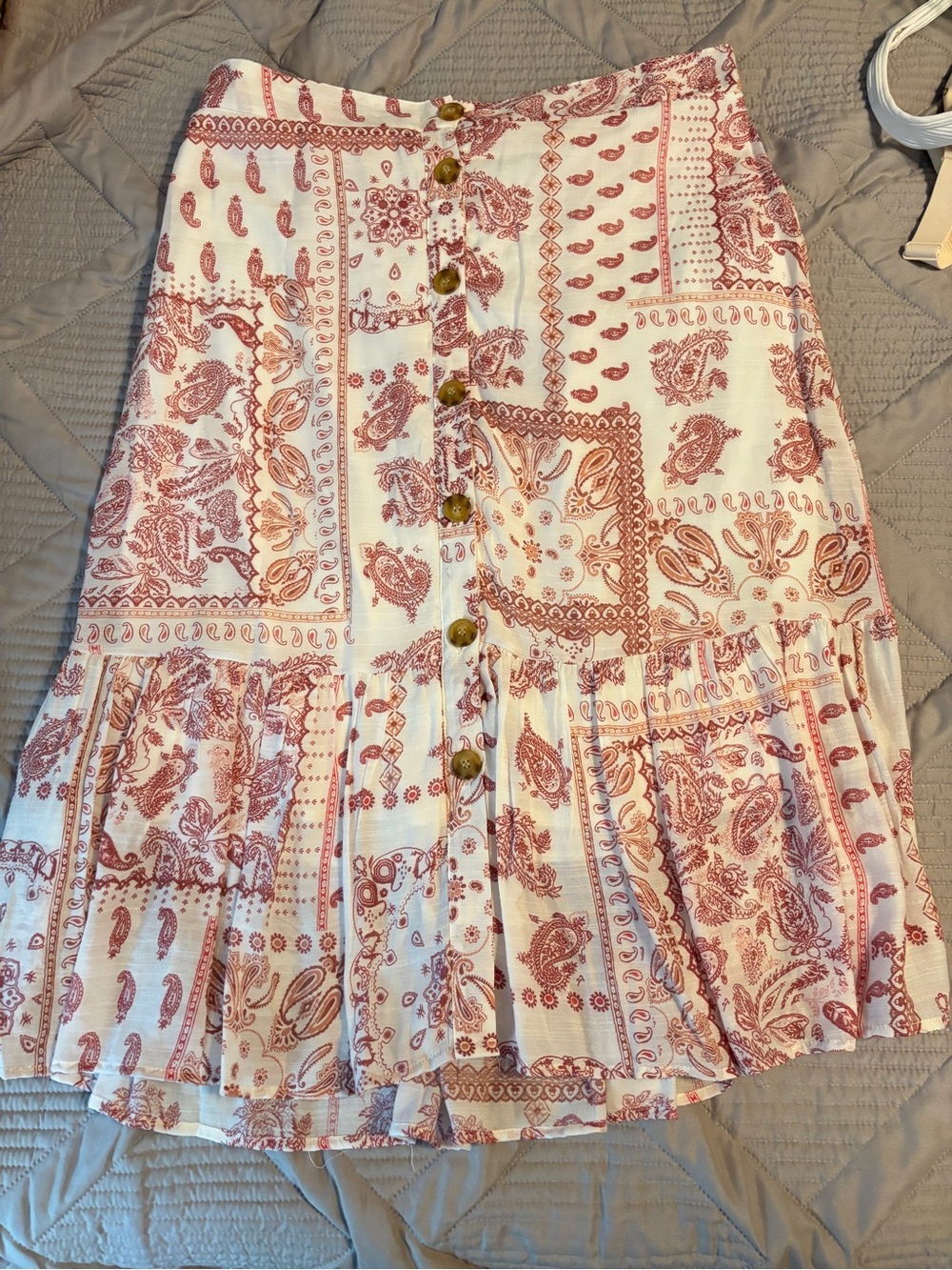 Button-Front White & Dark Rose Paisley Skirt
